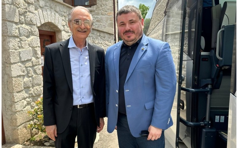 Ukraynanın səfiri Bülbülün ev-muzeyindən paylaşım edib